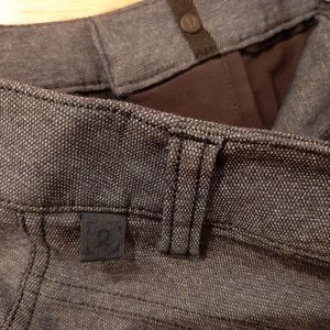 Lululemon 40 Iron Blue Pants (measures 42.5x33)